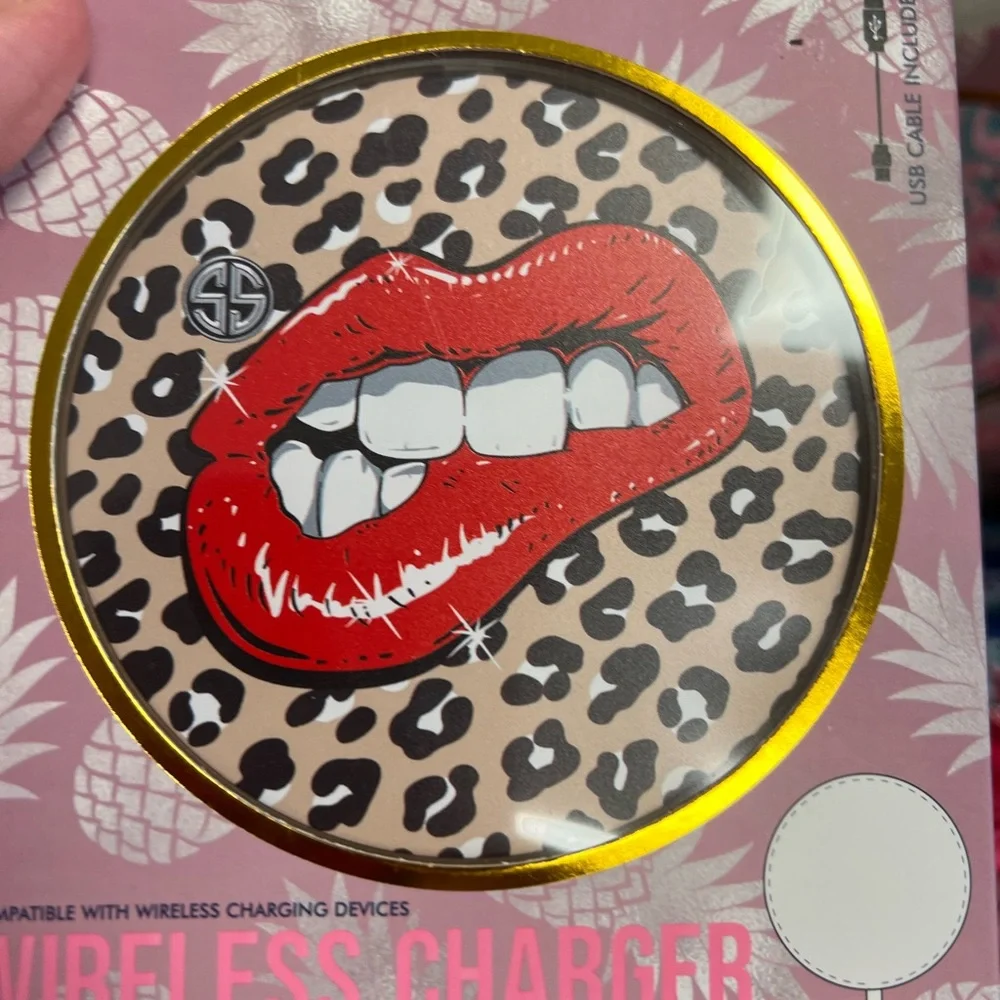 Simply Southern Wireless Charger Lips Smile Kiss iPhone Samsung Cell Phone New